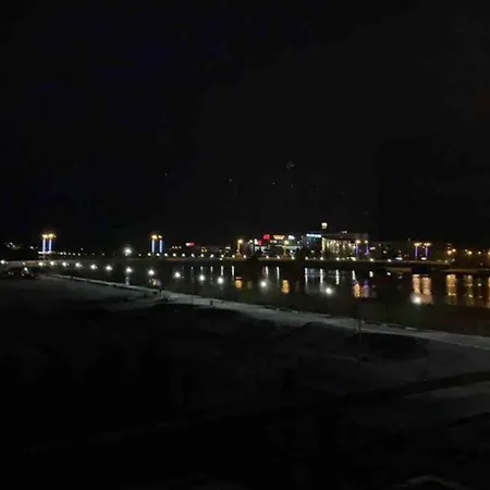River And Central City View 페르누